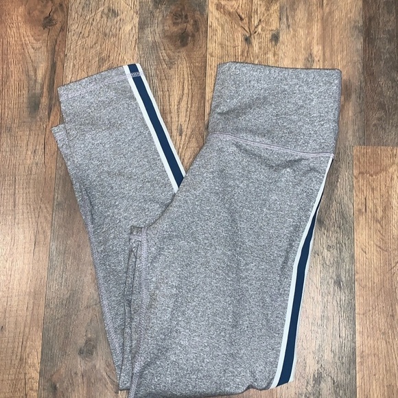 aerie Pants - Aerie Chill Play Move Leggings. NWOT. Size Medium